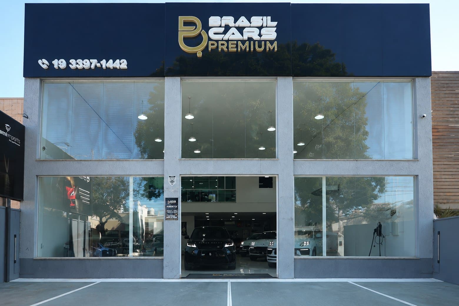 Fachada da Brasil Cars Premium na Av. Barão de Itapura, em Campinas