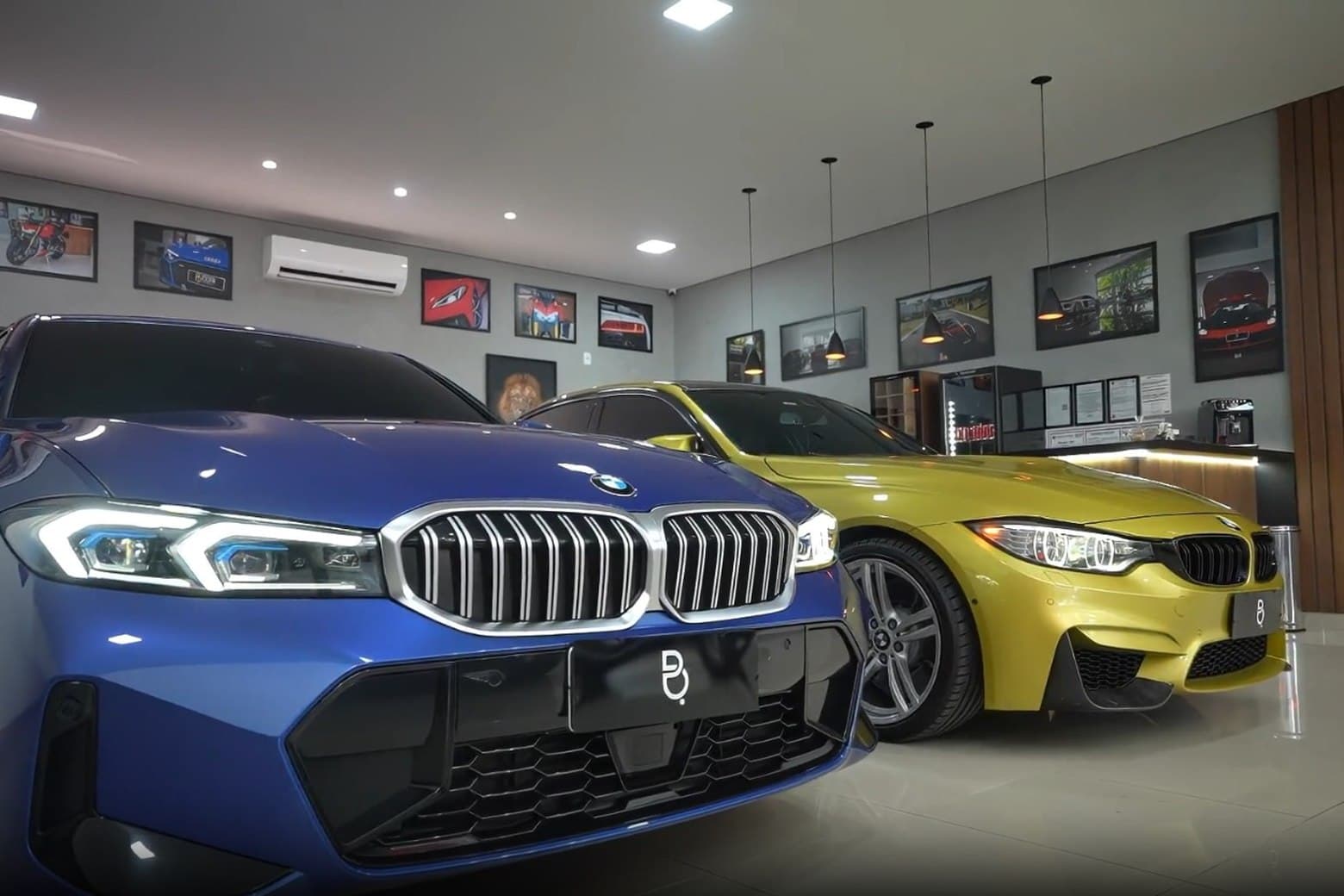 Salão de exposição da Brasil Cars Premium com veículos em exibição